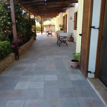 Vromolithos Apart Otel *